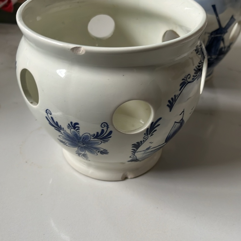 Vintage Set Of Two Delft Blue Tulip Planters Diameter 4.5 in Hight 5in - Picture 5 of 9
